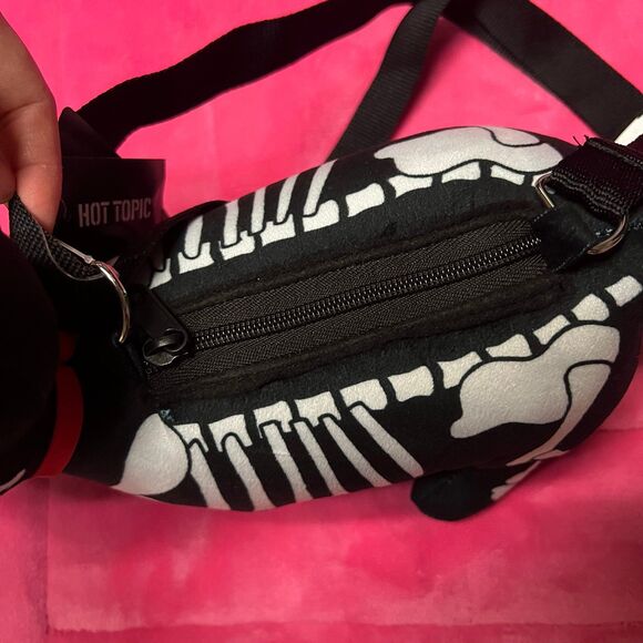 Tim Burton's Corpse Bride Skeleton Dog Scraps Plush Purse Hot Topic NWT - Picture 4 of 6